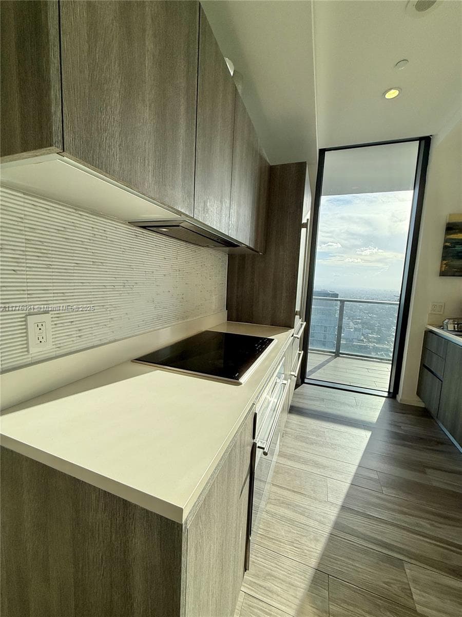801 S Miami Ave # 5209, Miami FL 33130 — 8