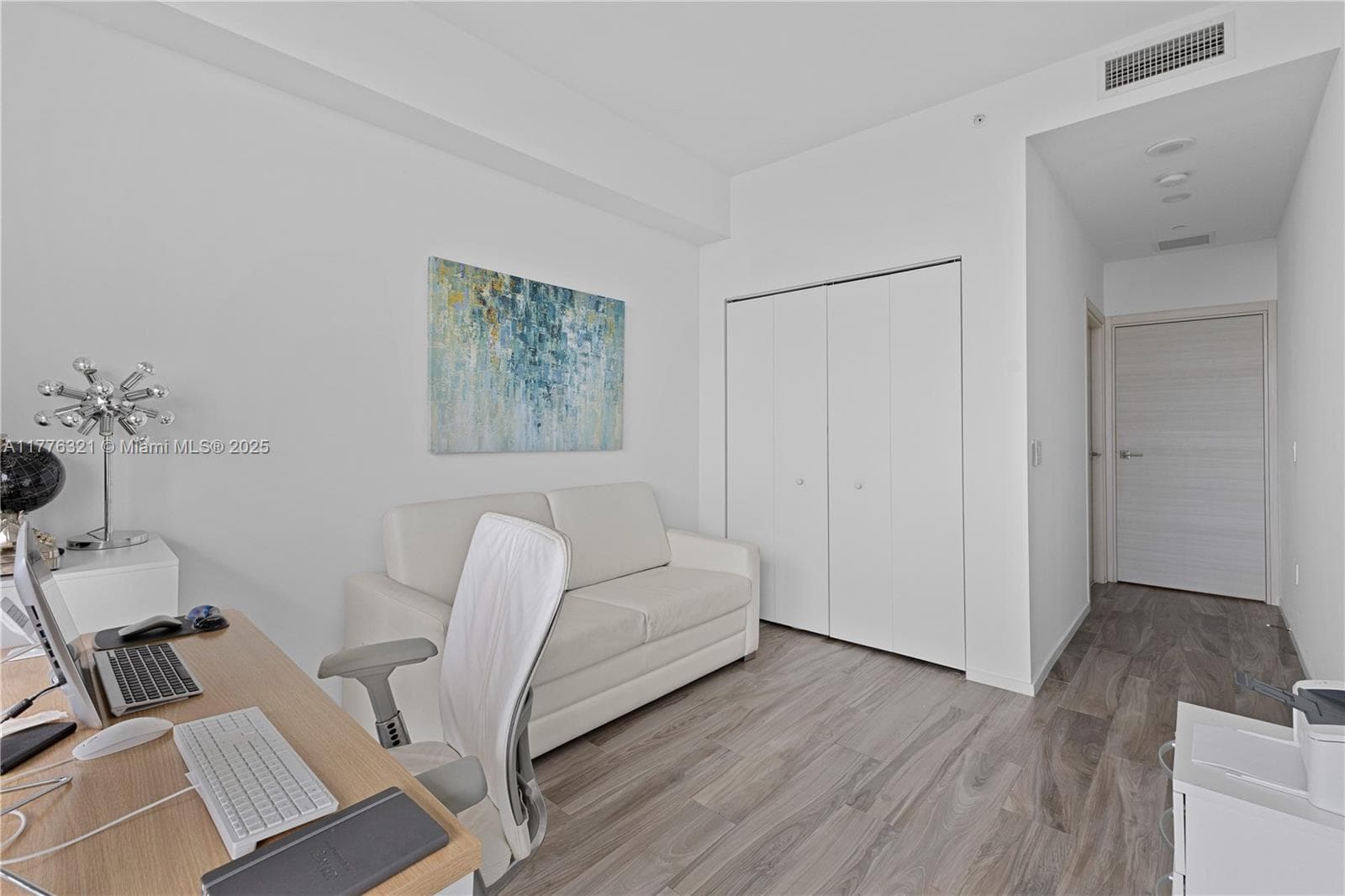 801 S Miami Ave # 5209, Miami FL 33130 — 25