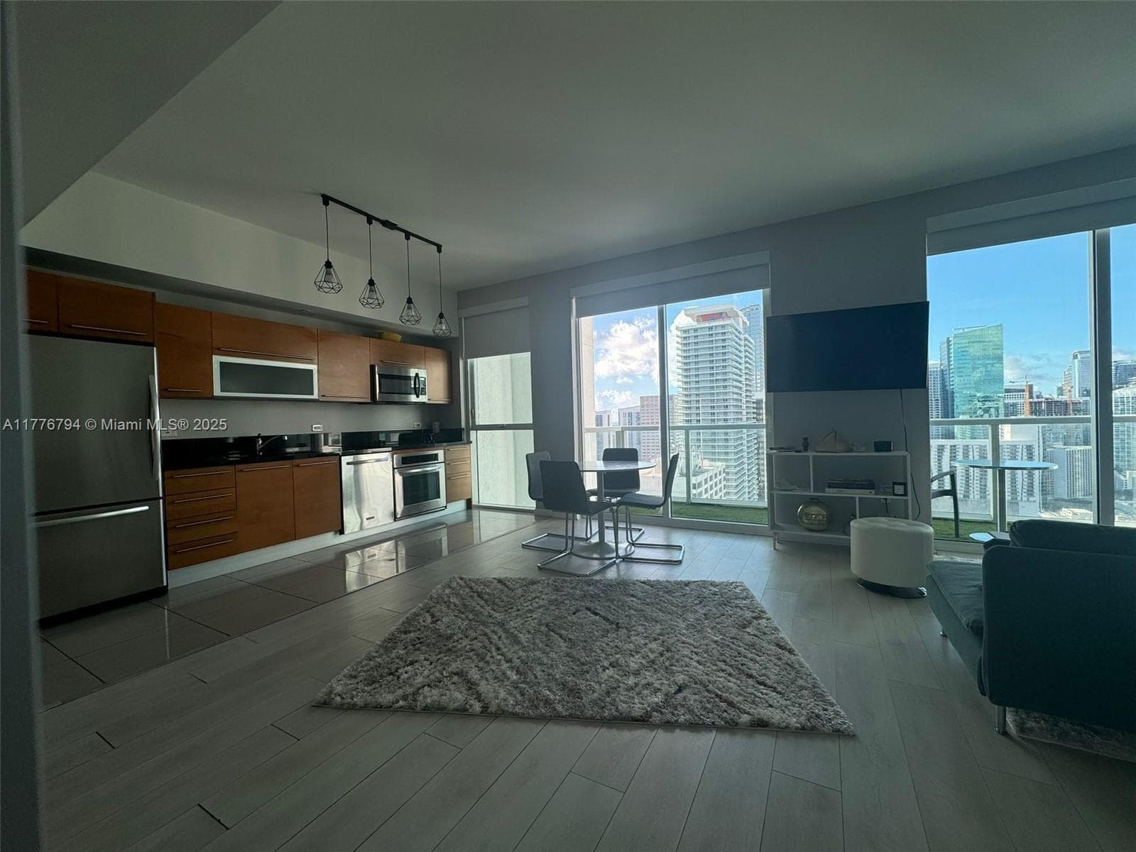 244 Biscayne Blvd # 3905, Miami FL 33132 — 2