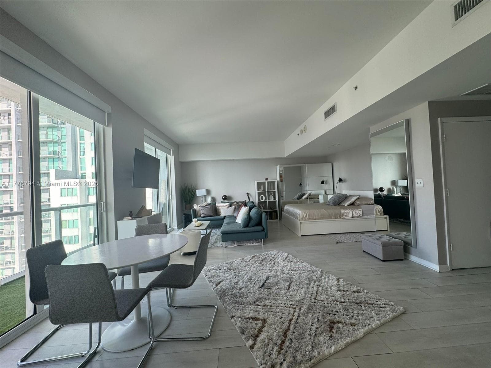 244 Biscayne Blvd # 3905, Miami FL 33132 — 7
