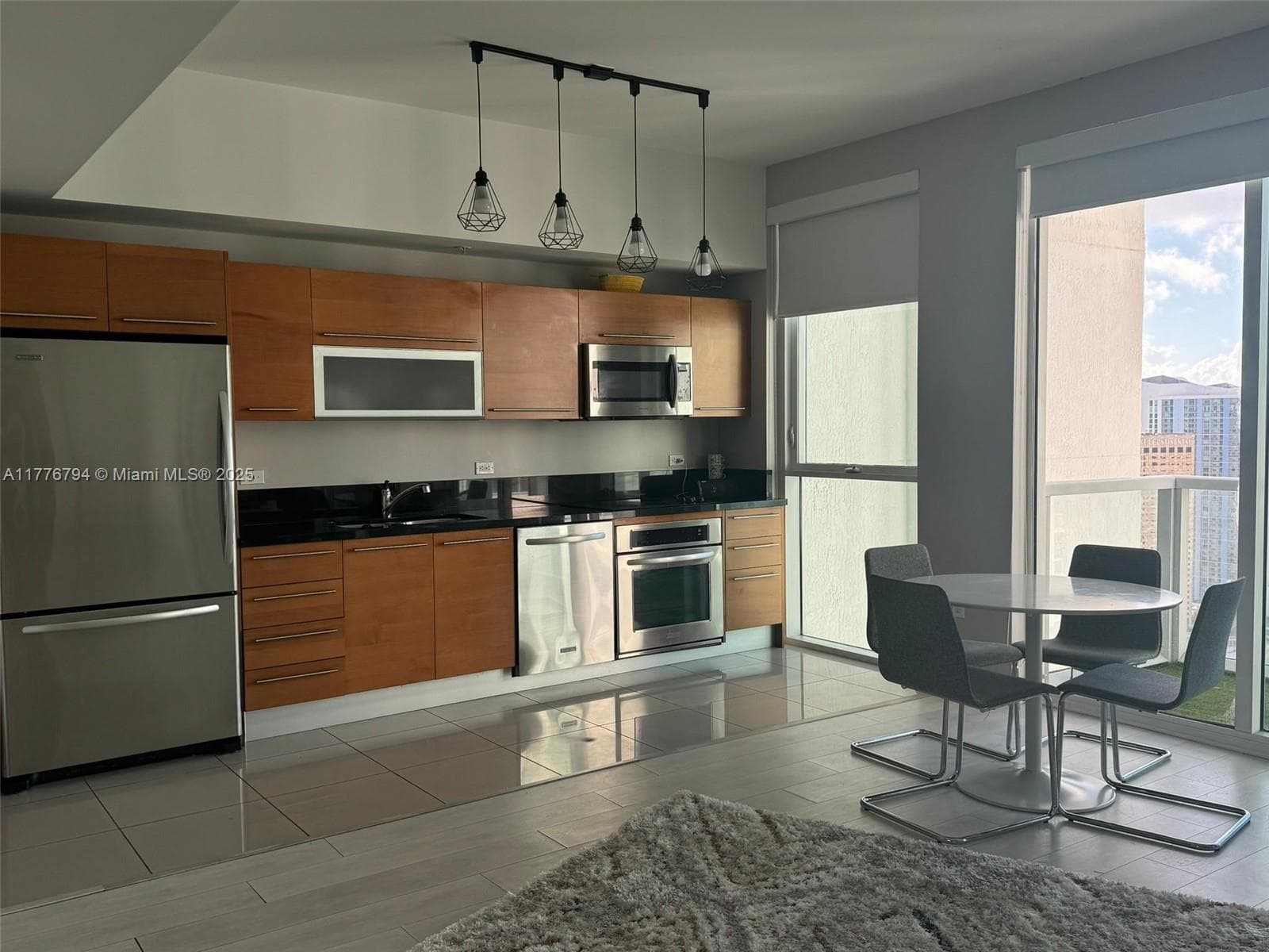 244 Biscayne Blvd # 3905, Miami FL 33132 — 1