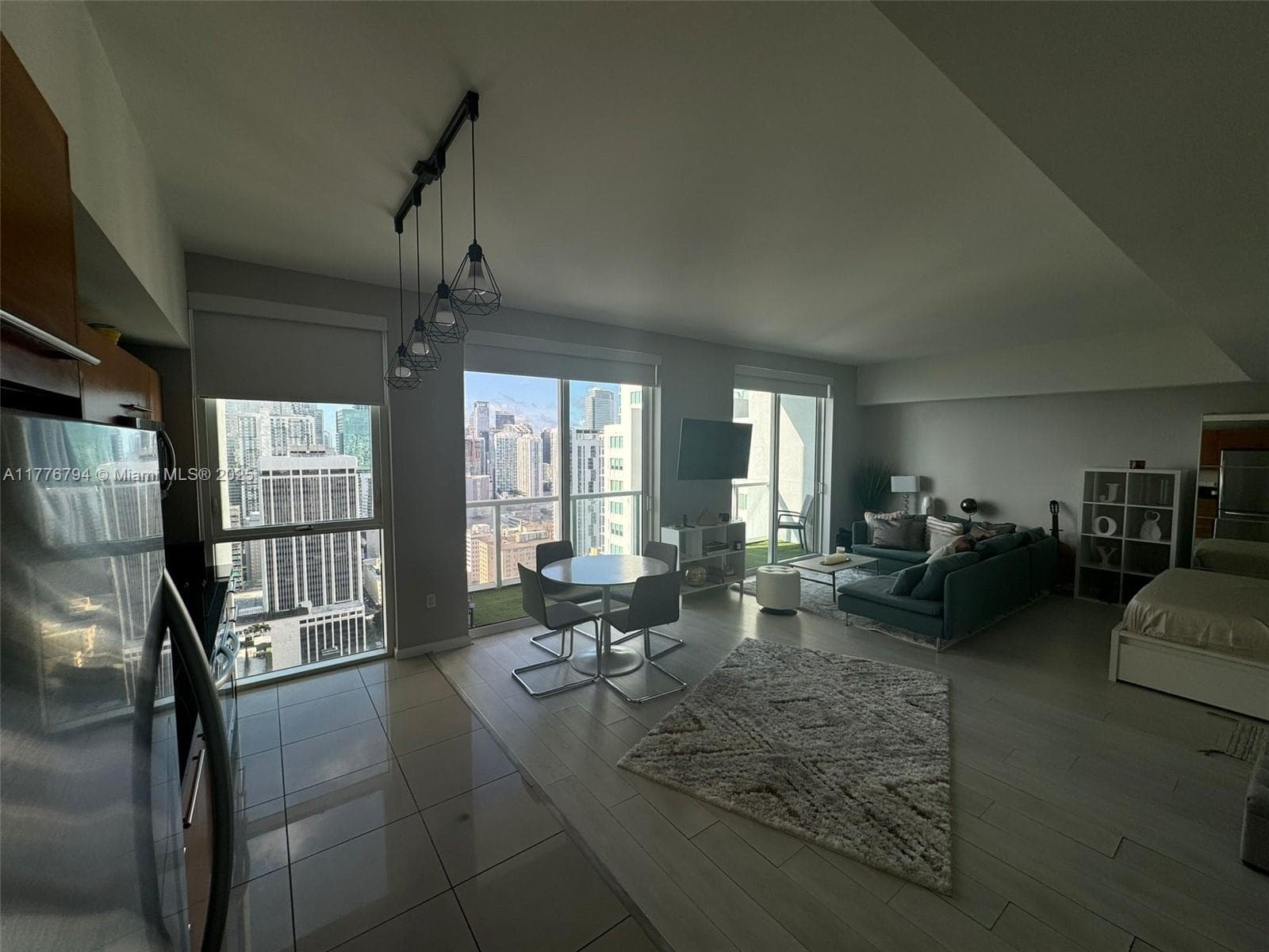 244 Biscayne Blvd # 3905, Miami FL 33132 — 5