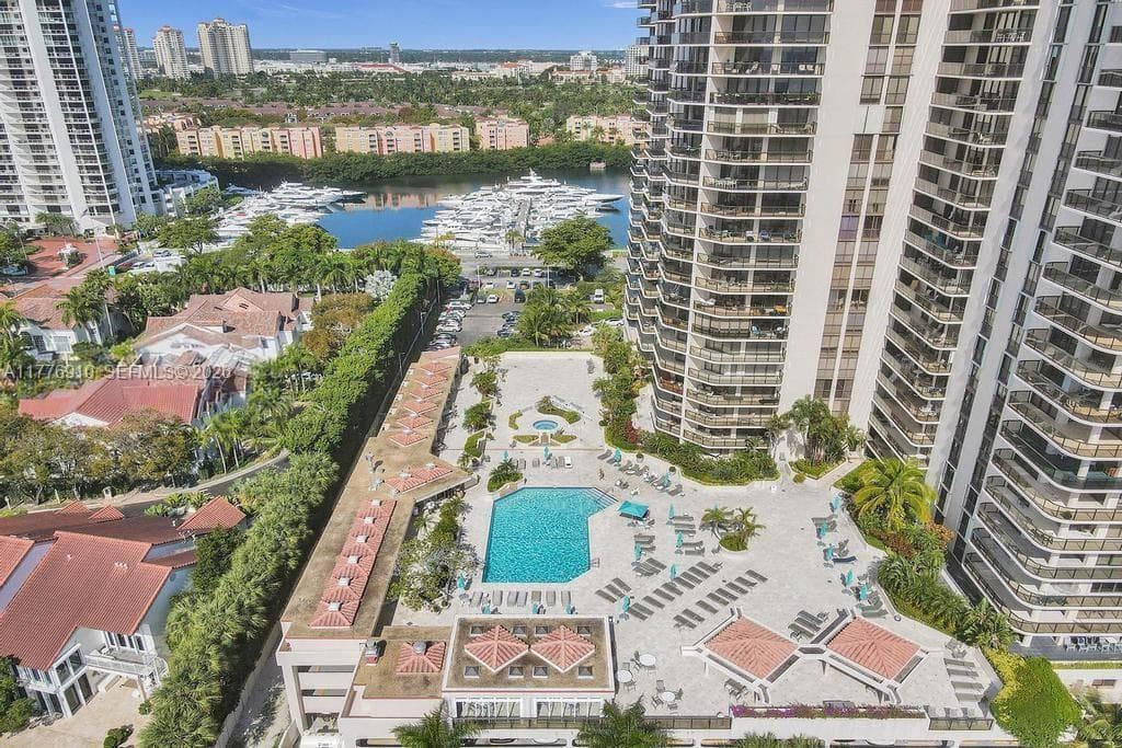 19667 Turnberry Way # 3F, Aventura FL 33180 — 19
