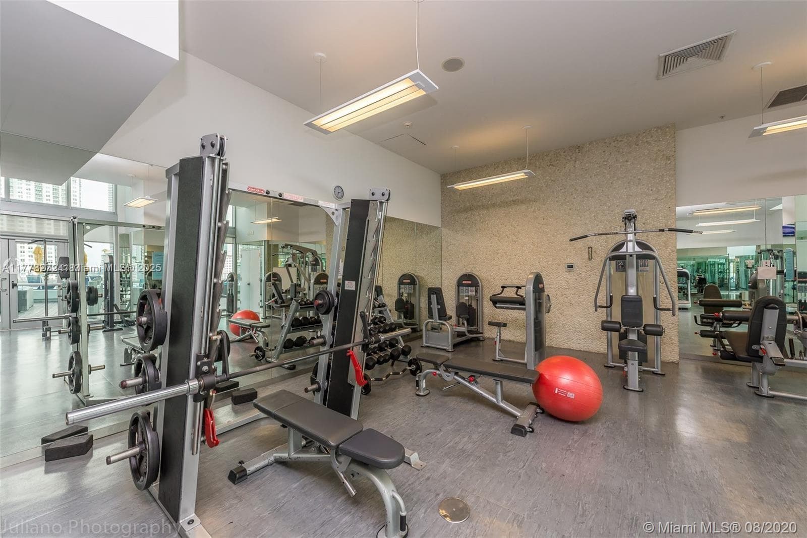 92 SW 3rd St # 4104, Miami FL 33130 — 17