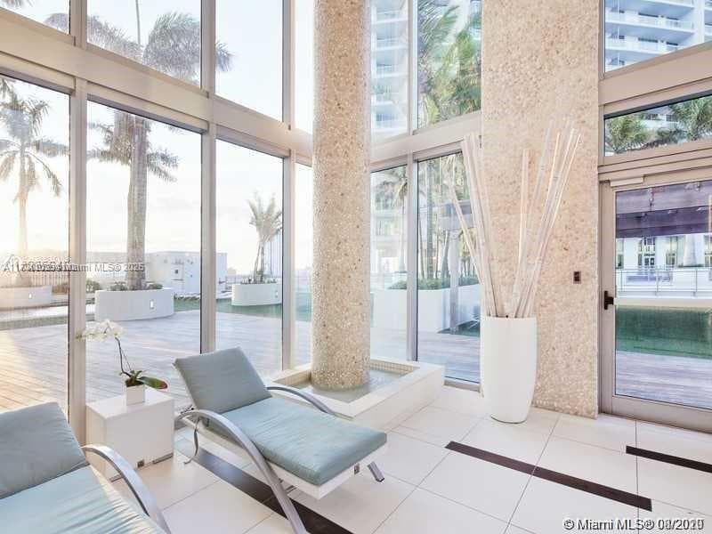 92 SW 3rd St # 4104, Miami FL 33130 — 24