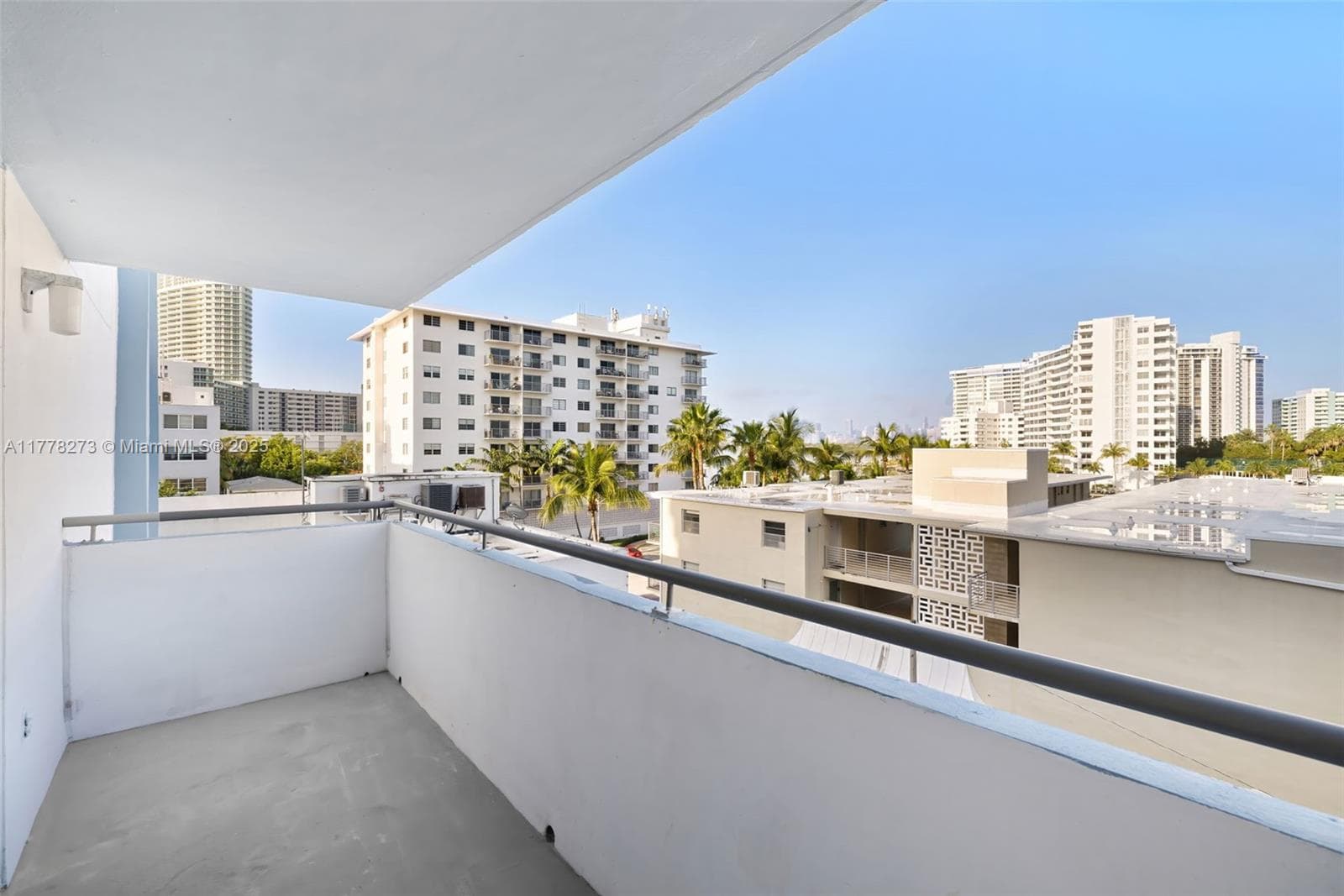 1658 Bay Rd # 504, Miami Beach FL 33139 — 12