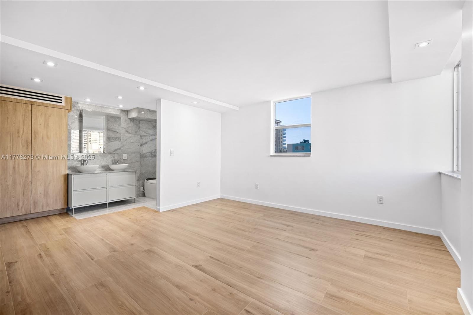 1658 Bay Rd # 504, Miami Beach FL 33139 — 8