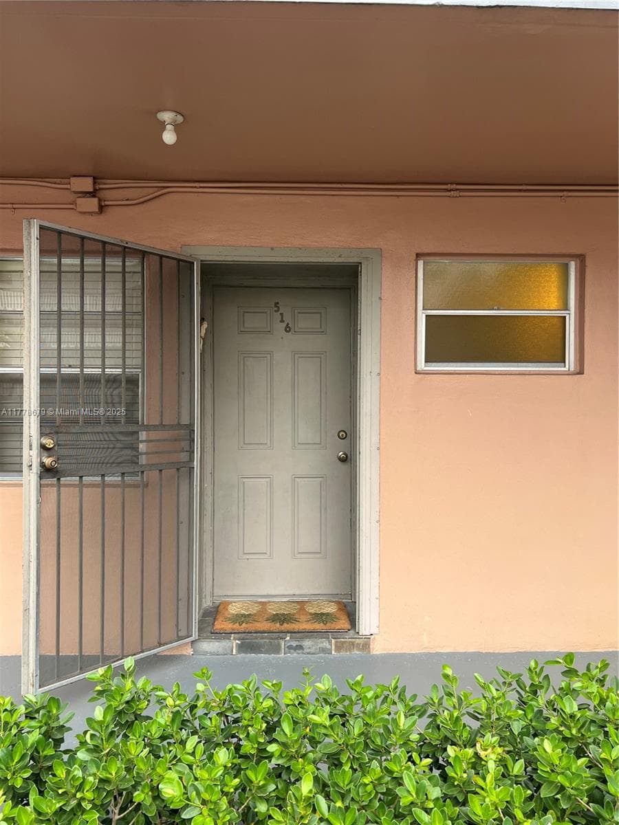 18555 NE 14th Ave # 516, Miami FL 33179 — 2