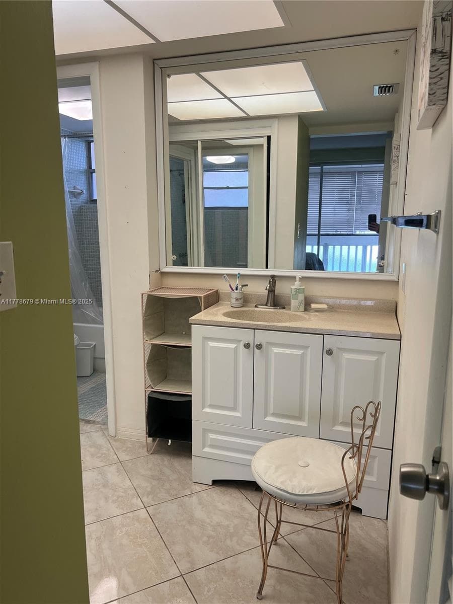 18555 NE 14th Ave # 516, Miami FL 33179 — 13