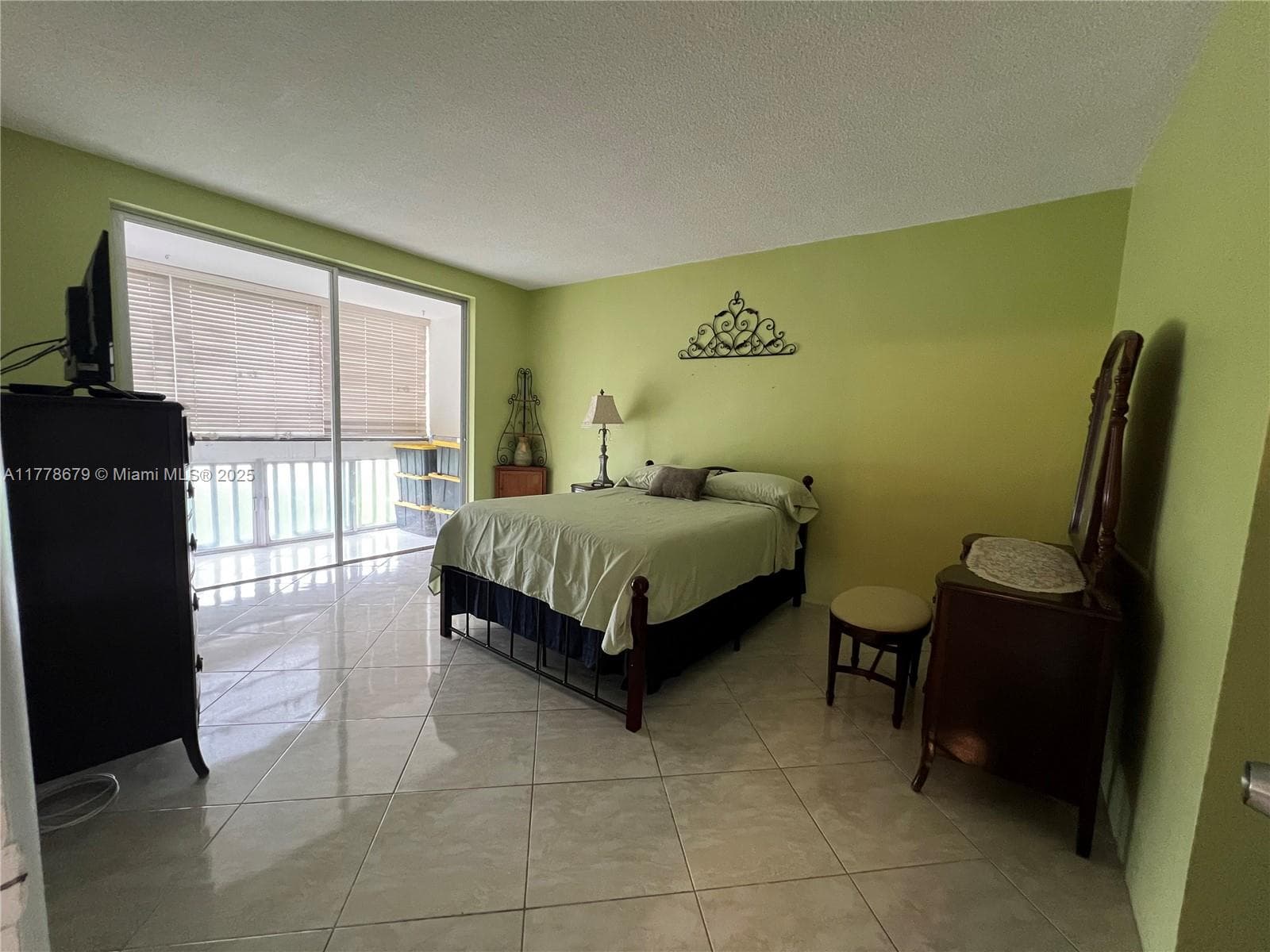 18555 NE 14th Ave # 516, Miami FL 33179 — 10