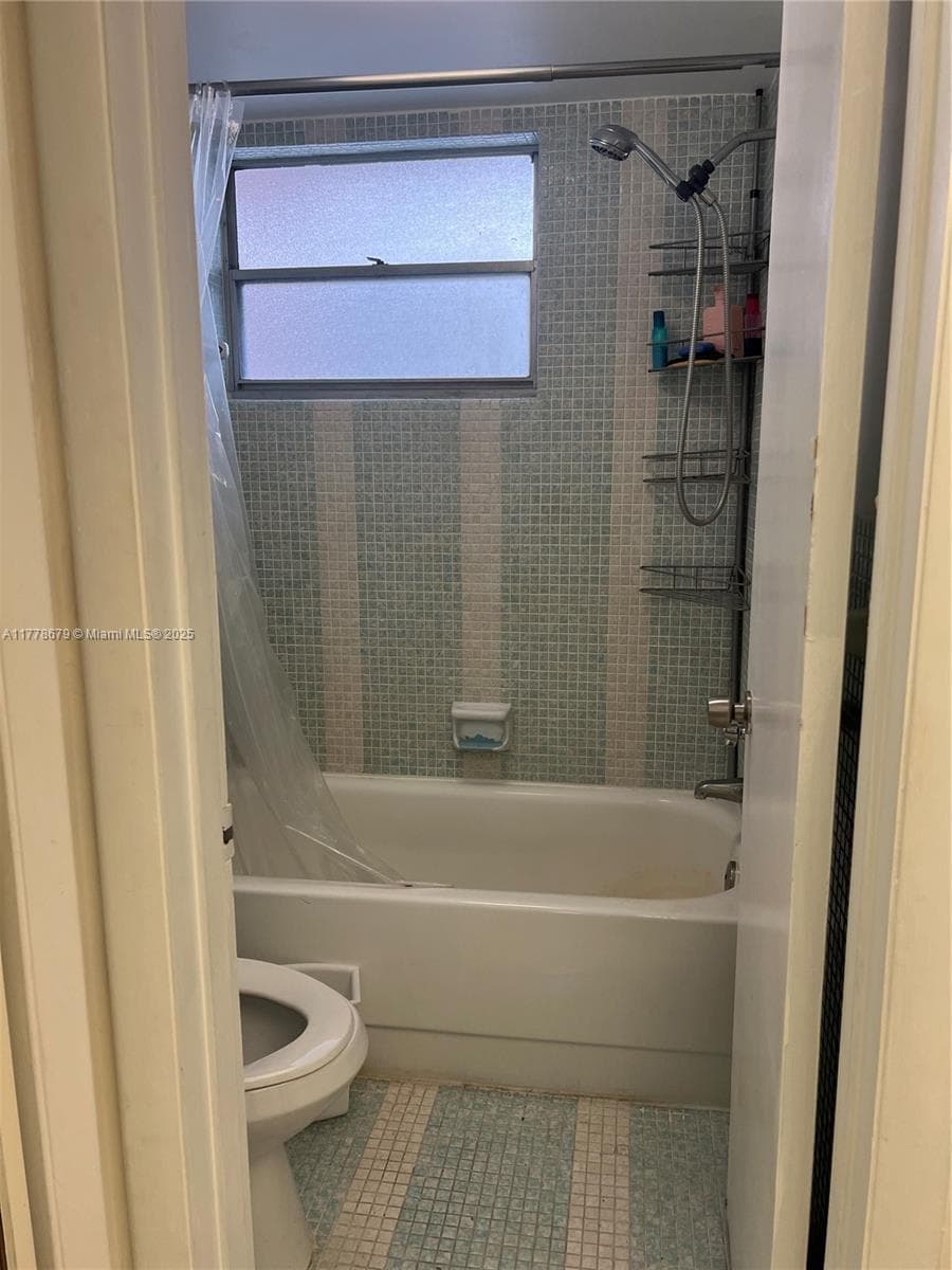 18555 NE 14th Ave # 516, Miami FL 33179 — 11