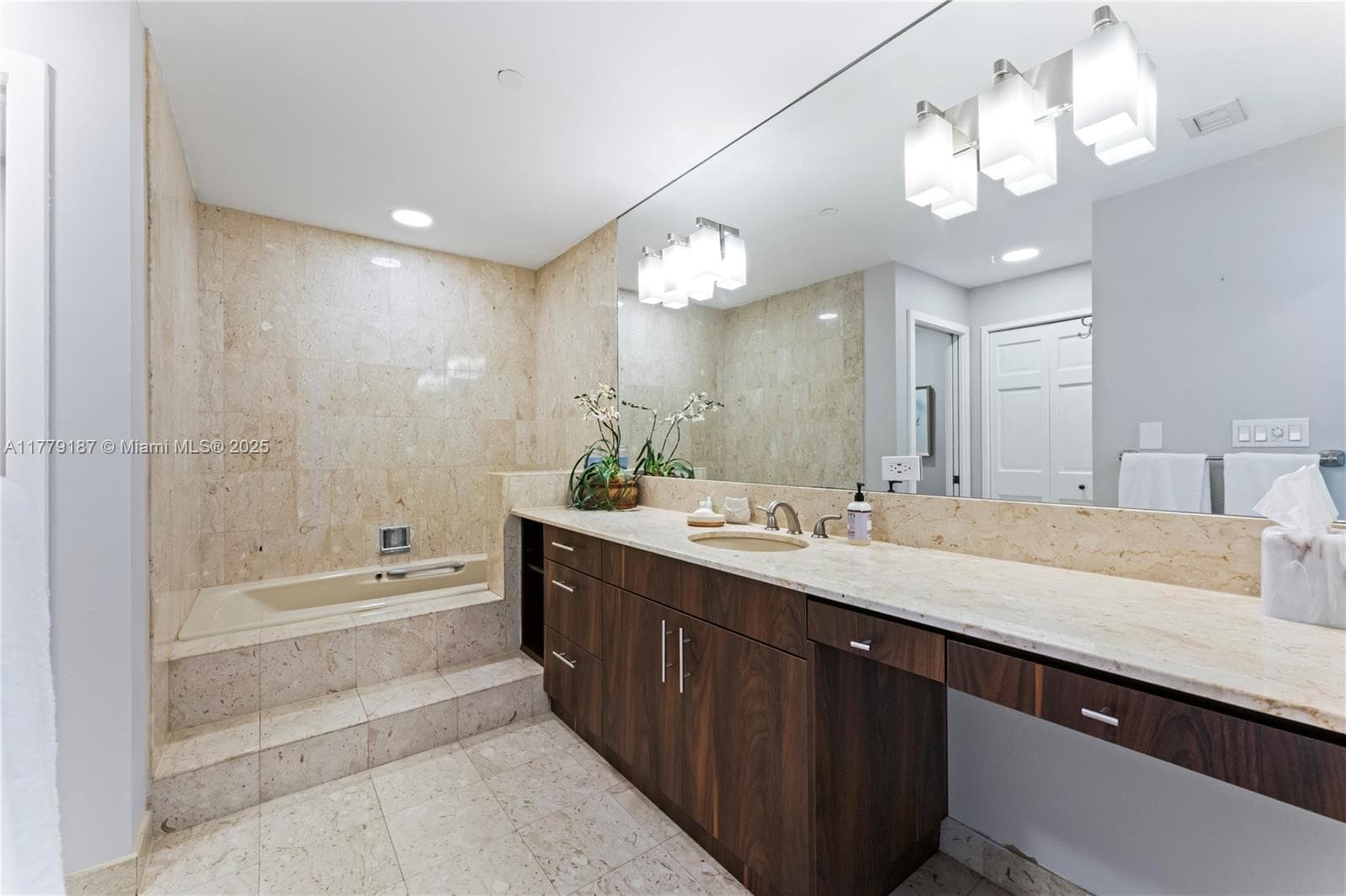 19133 Fisher Island Dr # 19133, Miami Beach FL 33109 — 42
