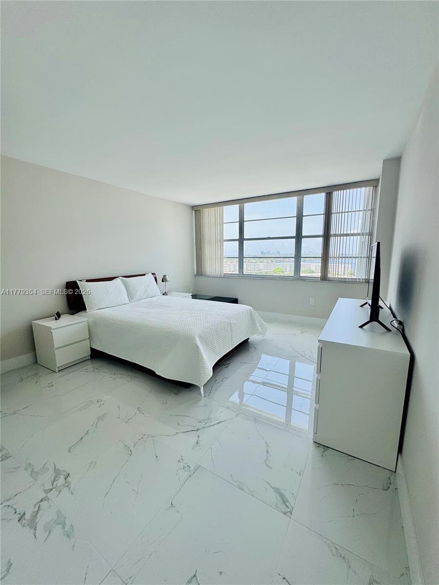18071 Biscayne Blvd # 1503, Aventura FL 33160 — 19