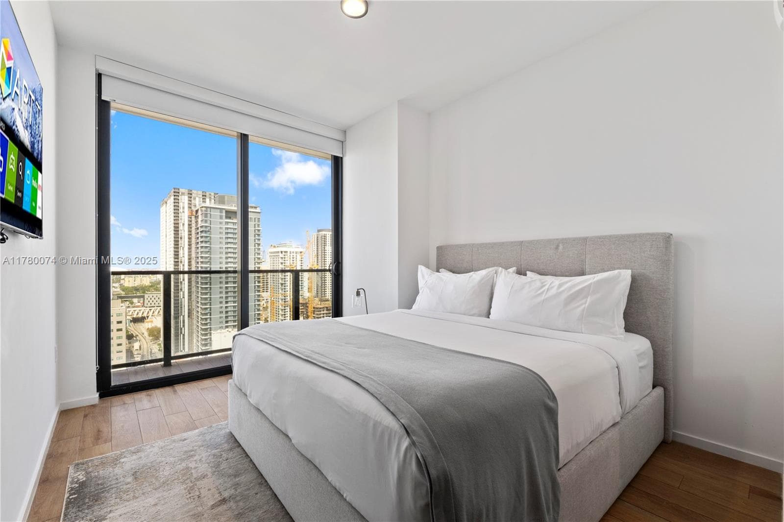 398 NE 5th St # 2119, Miami FL 33132 — 17