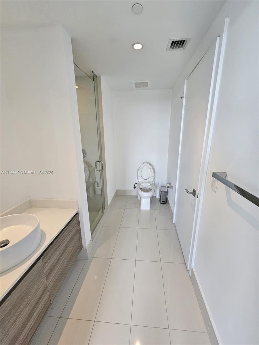 121 NE 34 ST # 2511, Miami FL 33137 — 17