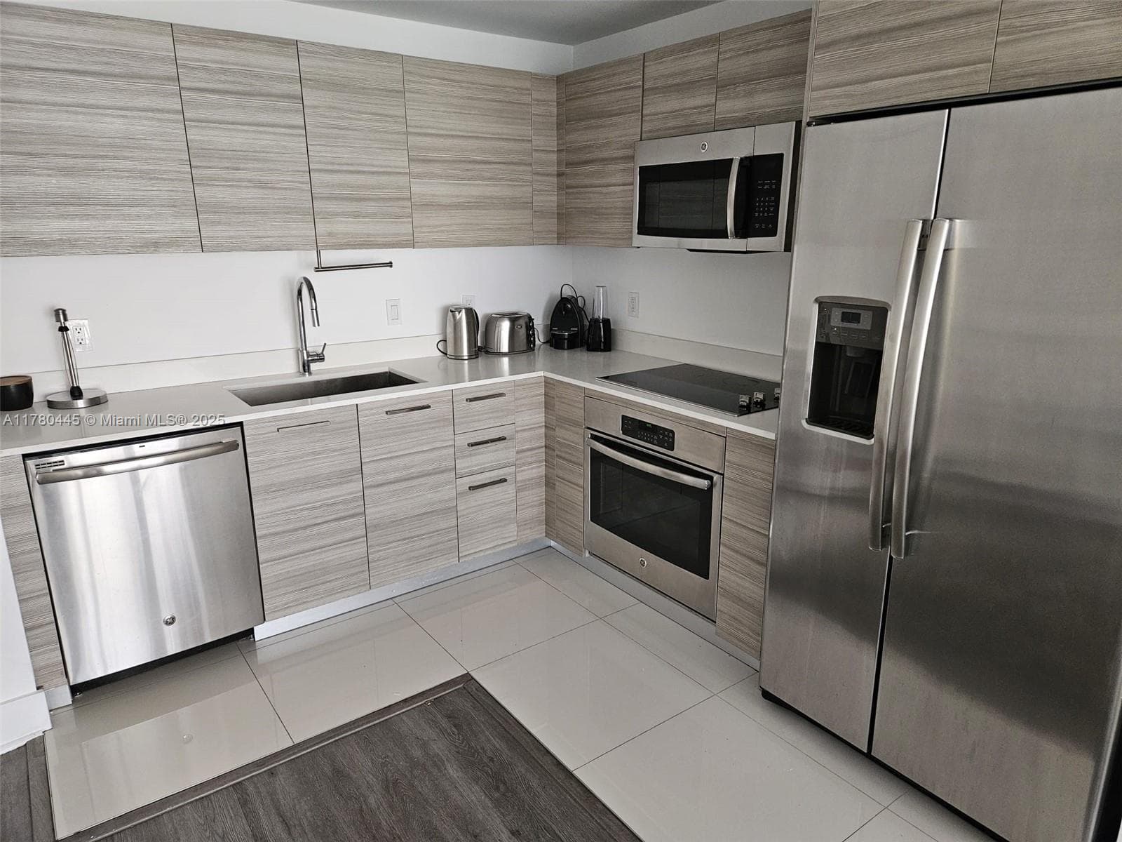 121 NE 34 ST # 2511, Miami FL 33137 — 10