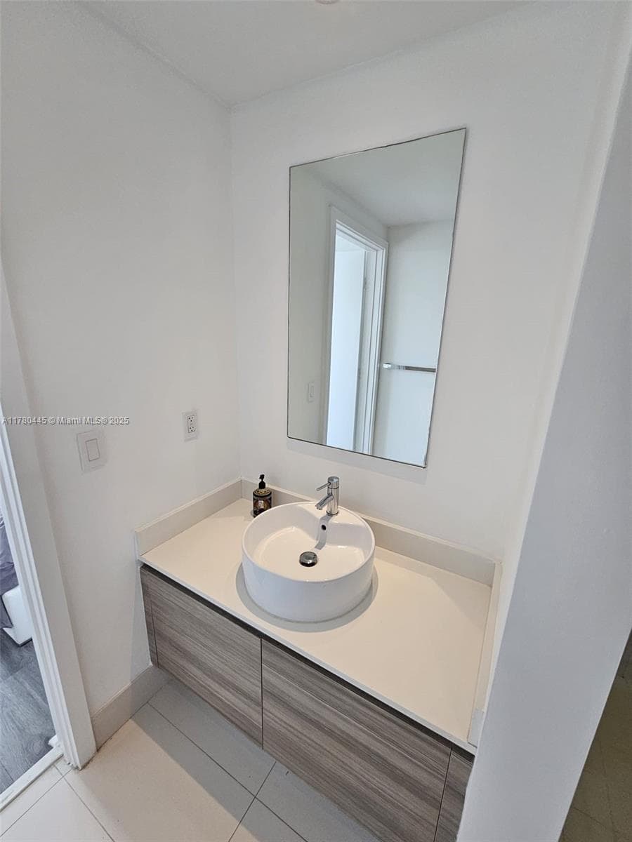121 NE 34 ST # 2511, Miami FL 33137 — 18