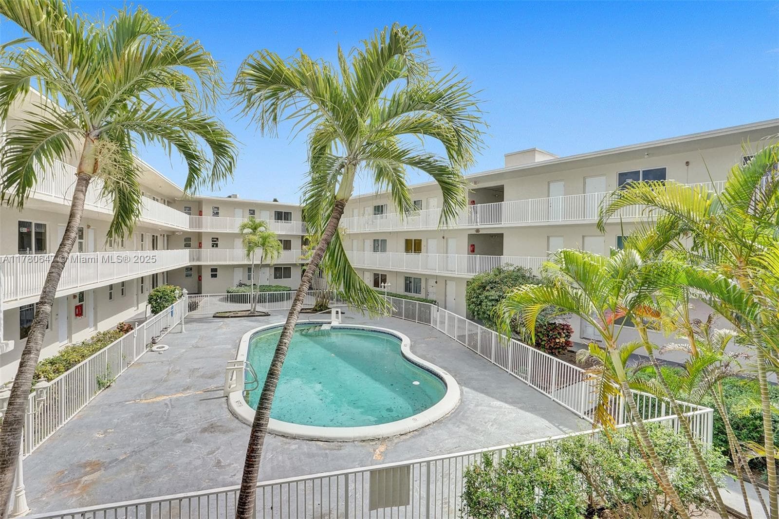 1895 Venice Park Dr # 16B, North Miami FL 33181 — 2