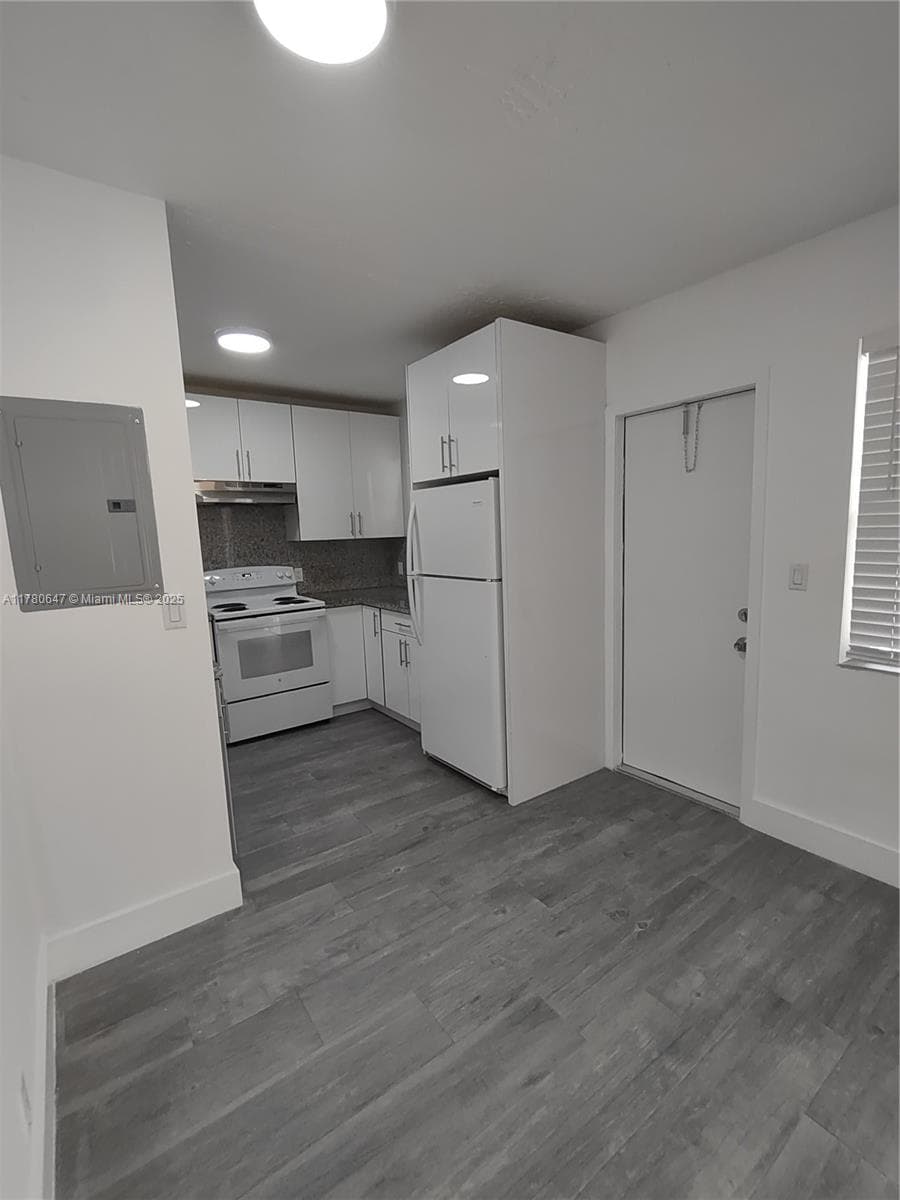 1895 Venice Park Dr # 16B, North Miami FL 33181 — 8