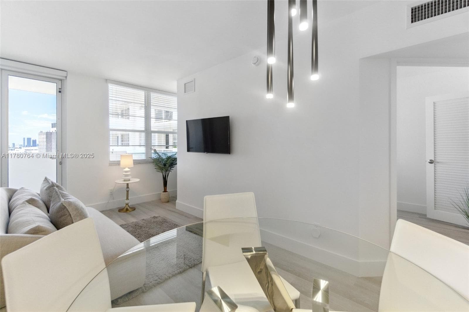 100 Lincoln Rd # 1218, Miami Beach FL 33139 — 2