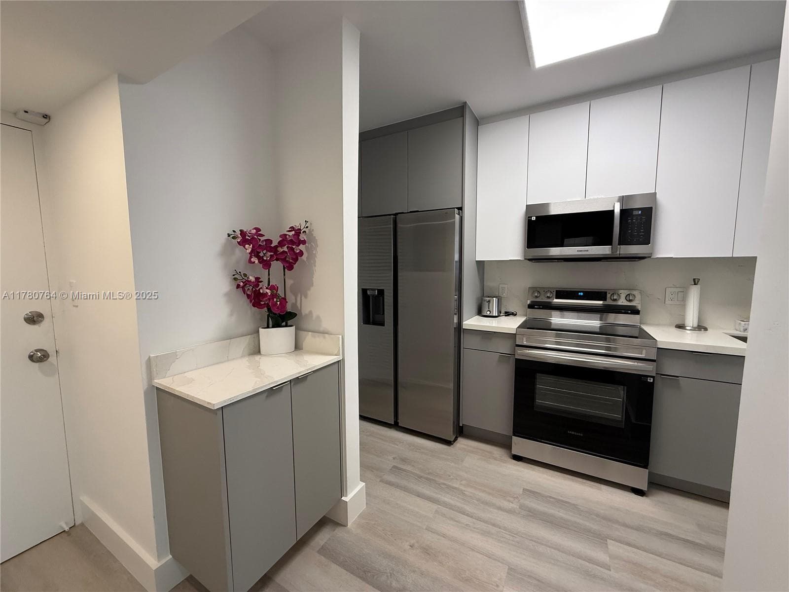 100 Lincoln Rd # 1218, Miami Beach FL 33139 — 6