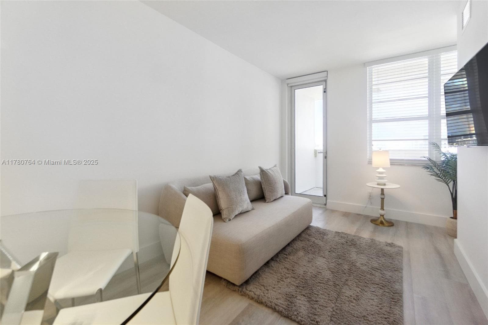 100 Lincoln Rd # 1218, Miami Beach FL 33139 — 3