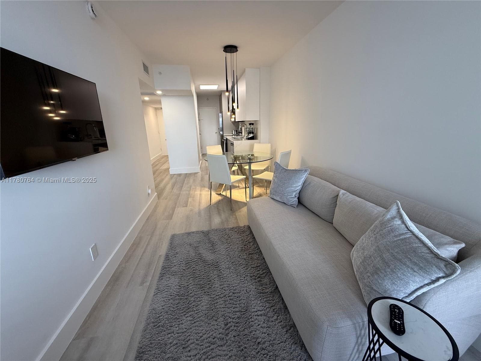 100 Lincoln Rd # 1218, Miami Beach FL 33139 — 1