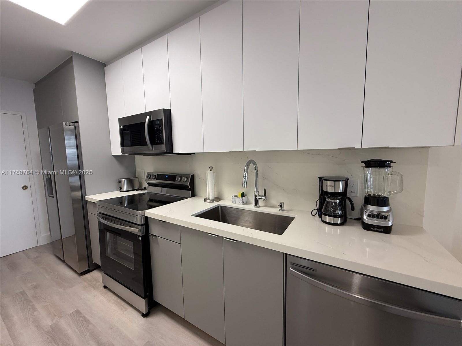 100 Lincoln Rd # 1218, Miami Beach FL 33139 — 5