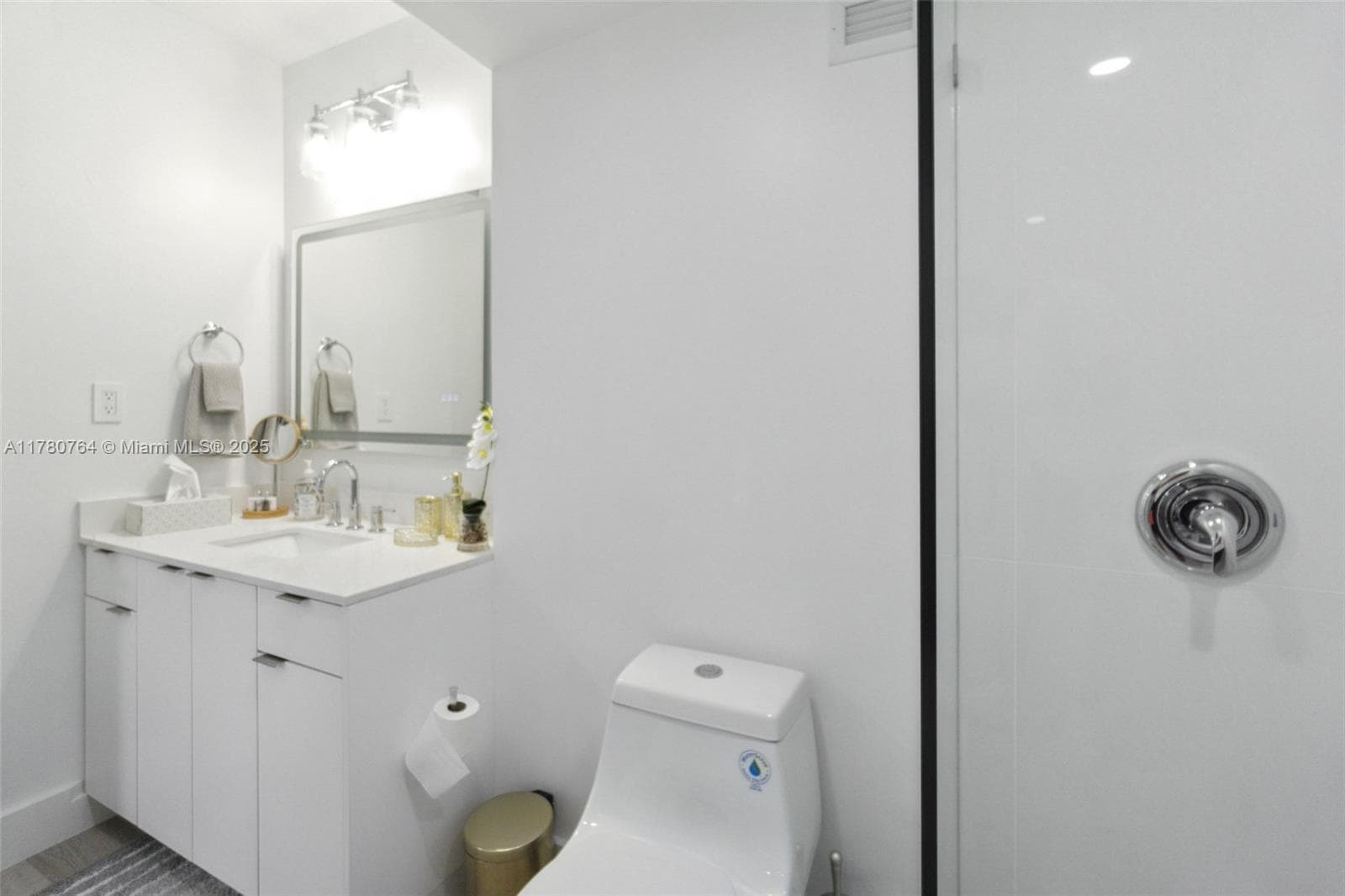 100 Lincoln Rd # 1218, Miami Beach FL 33139 — 14