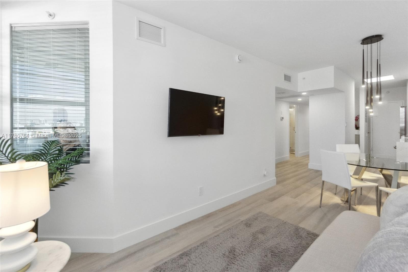 100 Lincoln Rd # 1218, Miami Beach FL 33139 — 4