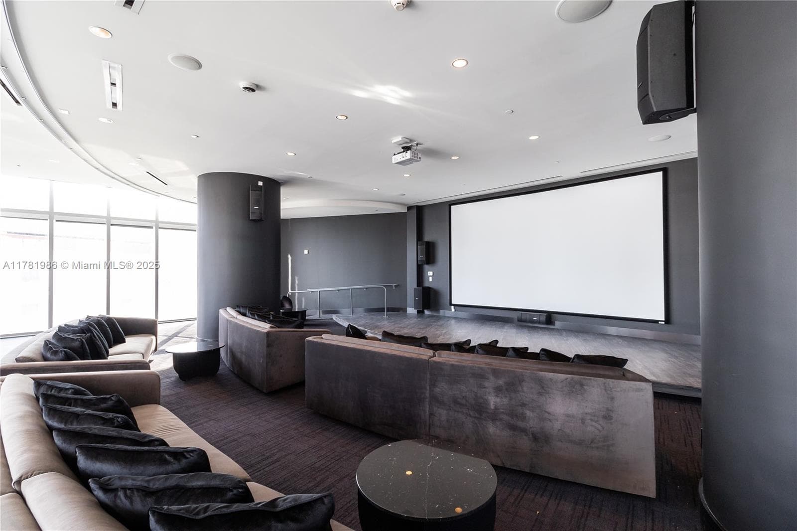 851 NE 1st Ave # 1102, Miami FL 33132 — 17