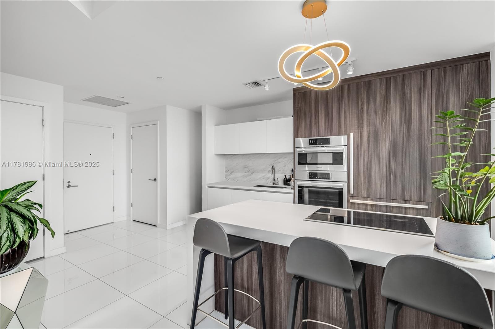 851 NE 1st Ave # 1102, Miami FL 33132 — 3