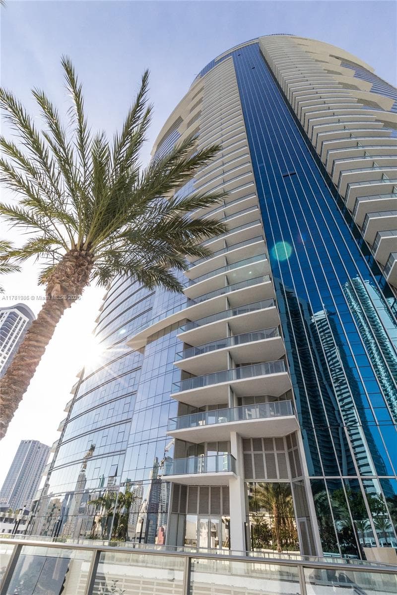 851 NE 1st Ave # 1102, Miami FL 33132 — 28