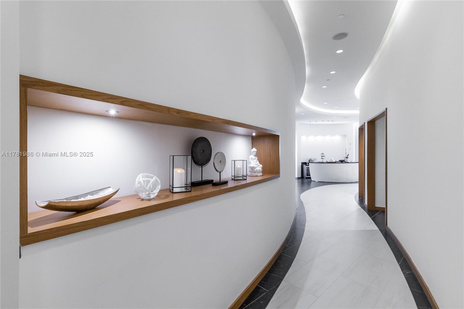 851 NE 1st Ave # 1102, Miami FL 33132 — 19
