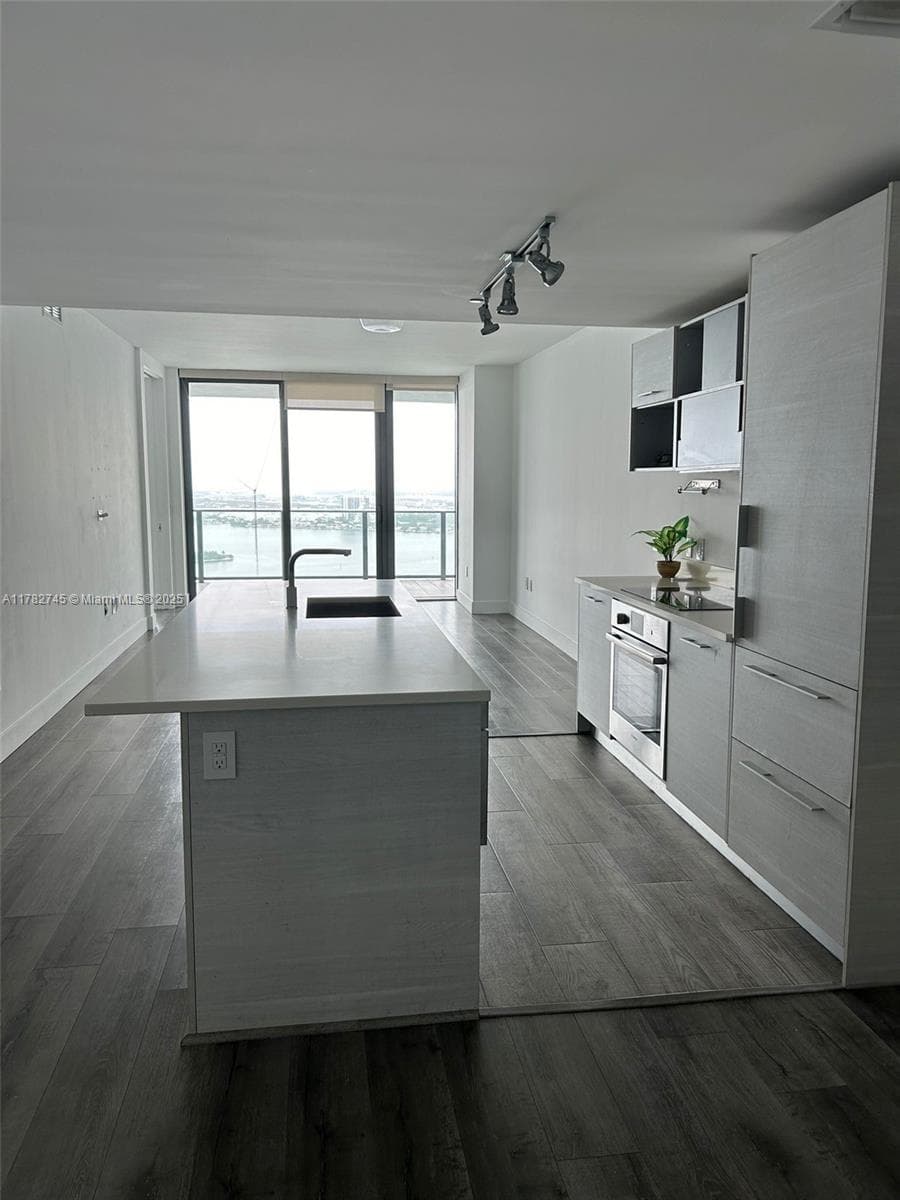 Paraiso Bay Condo, Miami, FL — 3