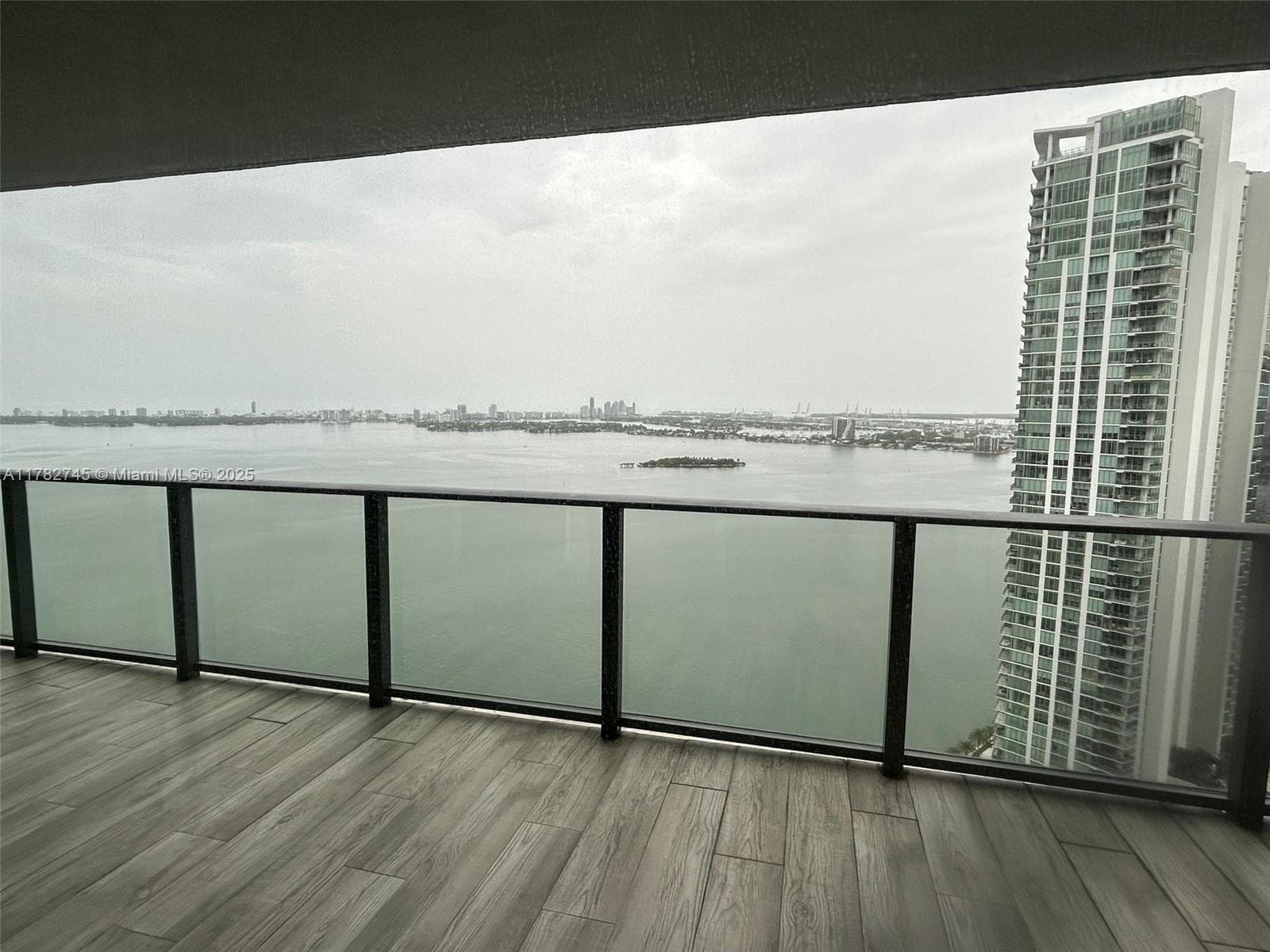 Paraiso Bay Condo, Miami, FL — 1