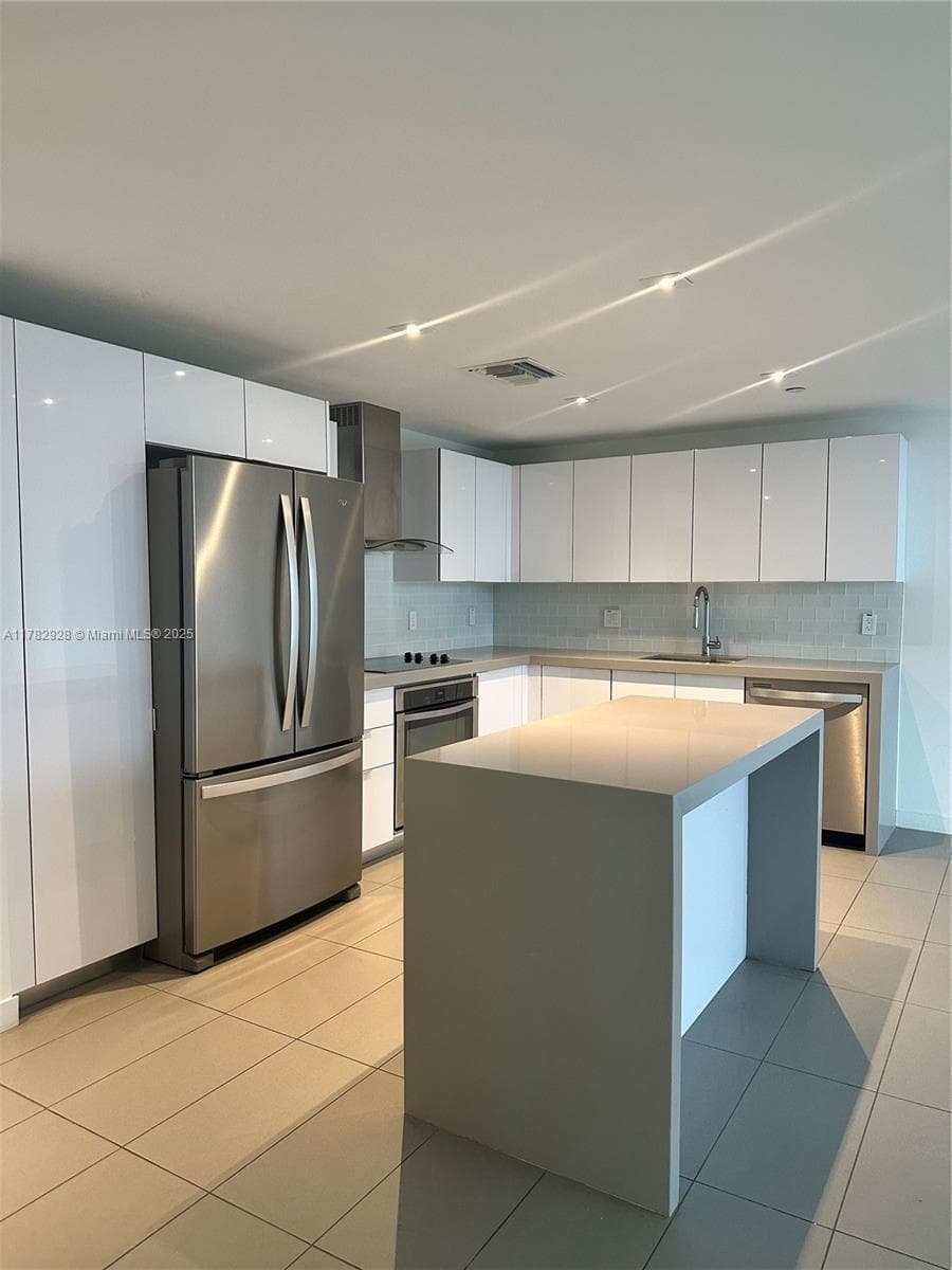 1600 NE 1st Ave # 2017, Miami FL 33132 — 2