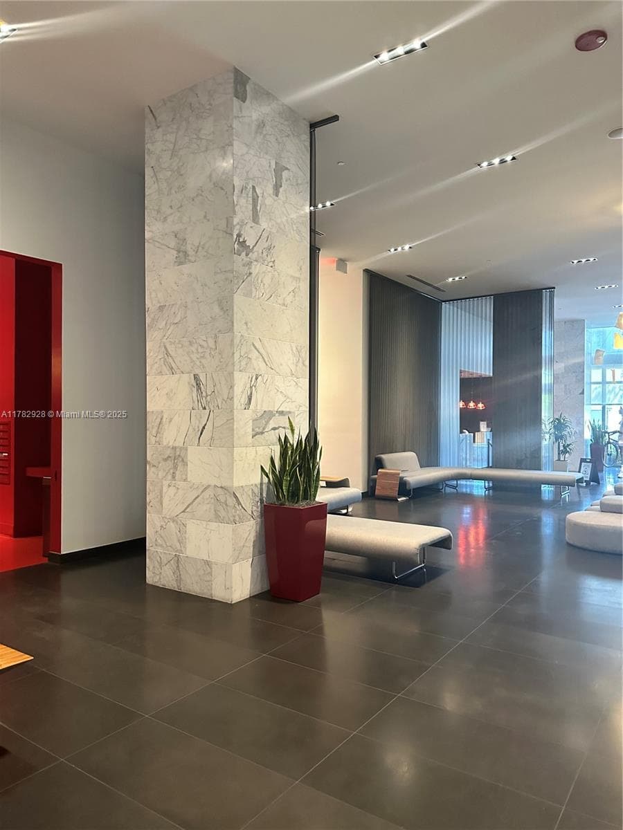 1600 NE 1st Ave # 2017, Miami FL 33132 — 17