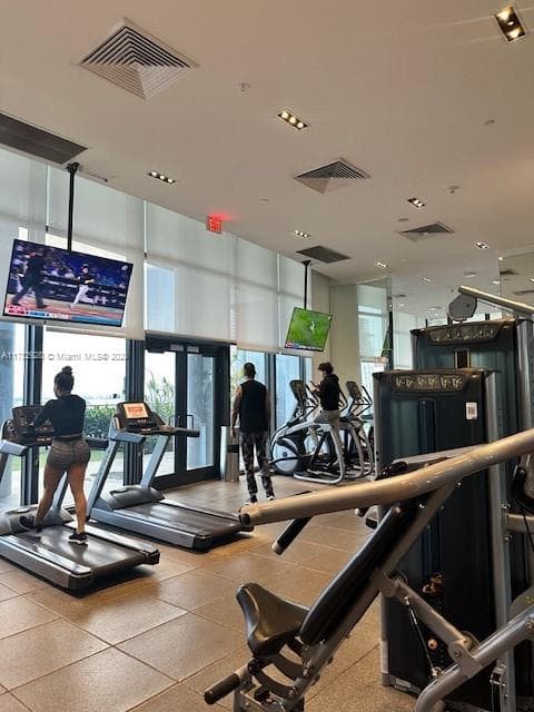 1600 NE 1st Ave # 2017, Miami FL 33132 — 33