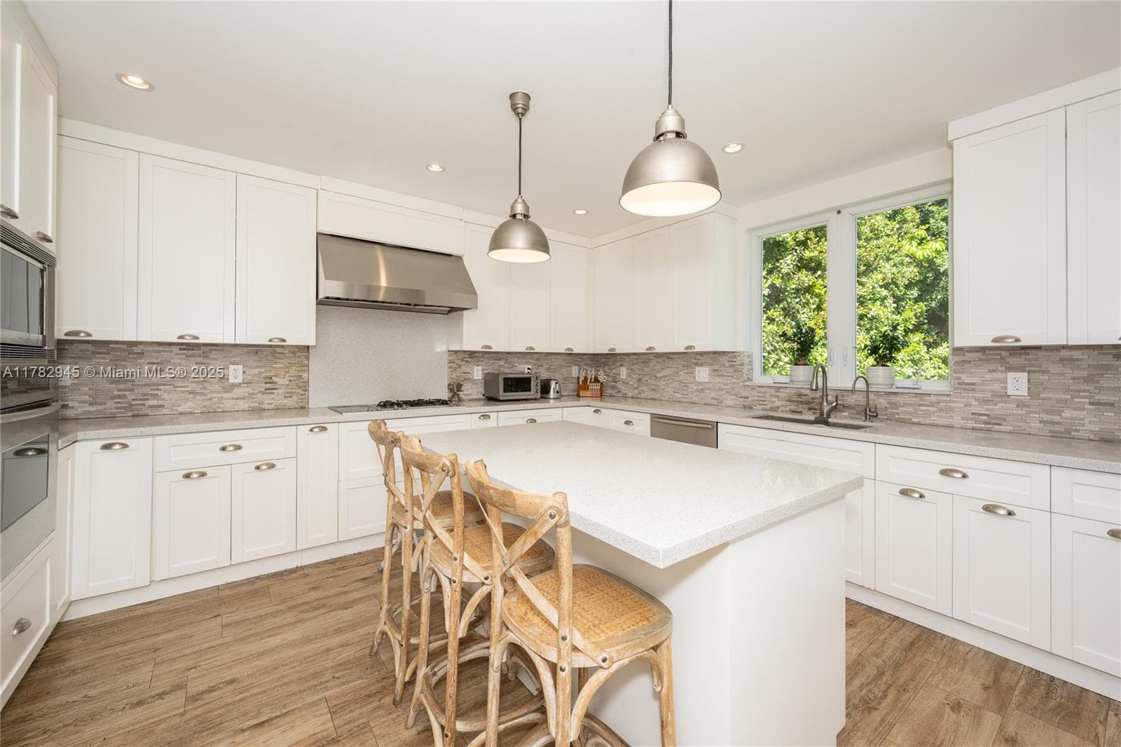 31 Island Dr, Key Biscayne FL 33149 — 15
