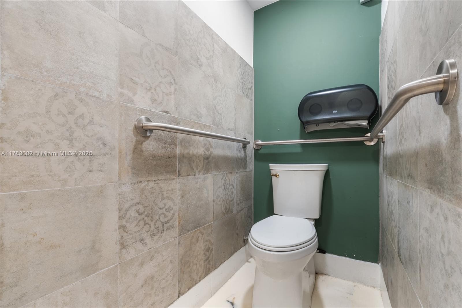 10648 FOUNTAINBLEAU  BLVD, Miami FL 33172 — 23