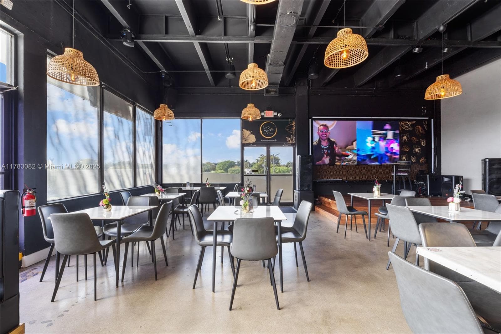 10648 FOUNTAINBLEAU  BLVD, Miami FL 33172 — 36