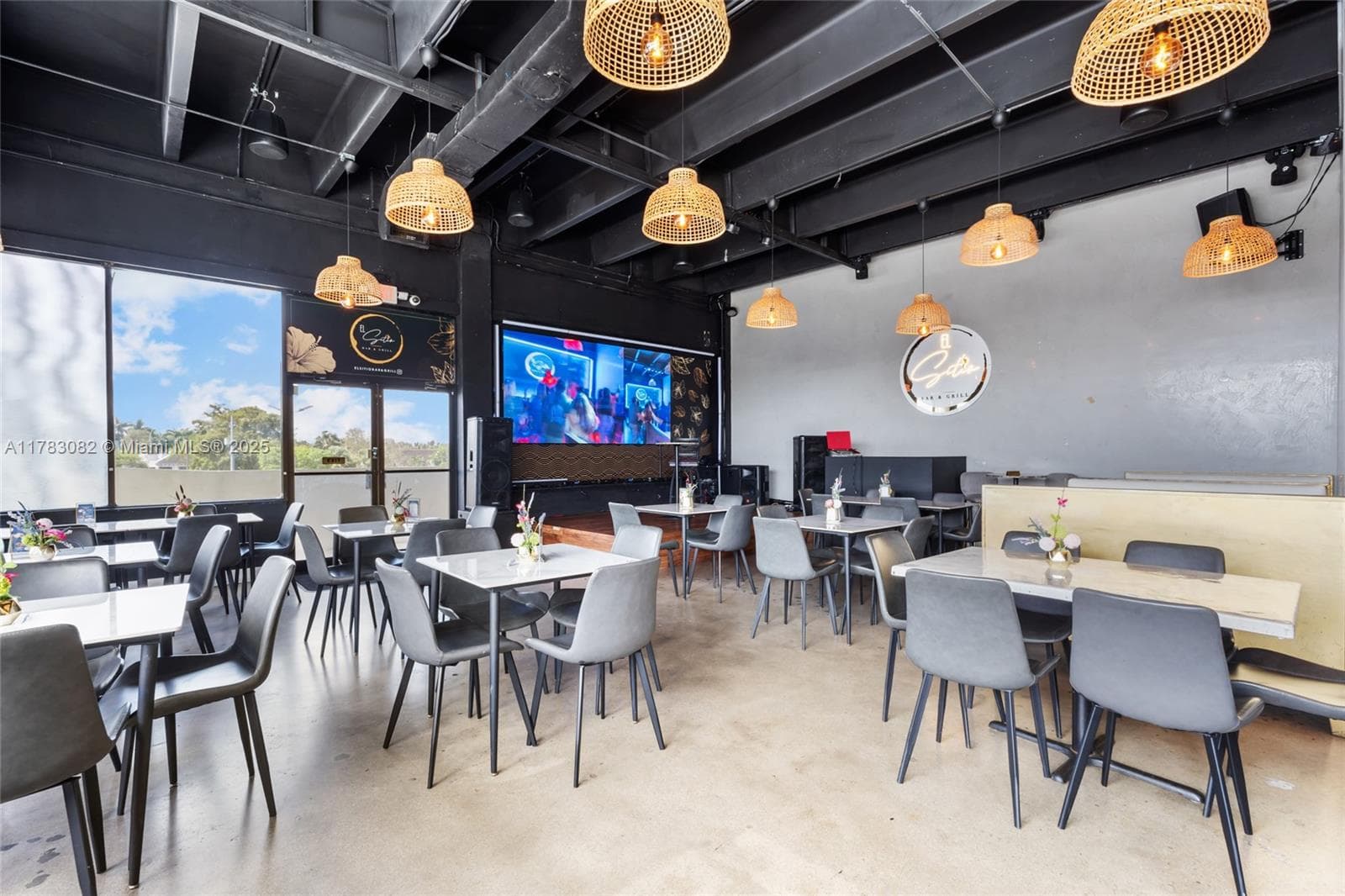 10648 FOUNTAINBLEAU  BLVD, Miami FL 33172 — 34