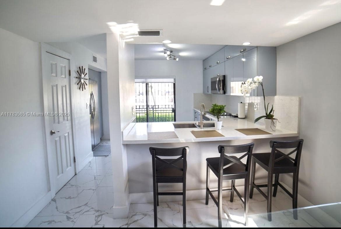 1380 W 41st St # 101, Hialeah FL 33012 — 7