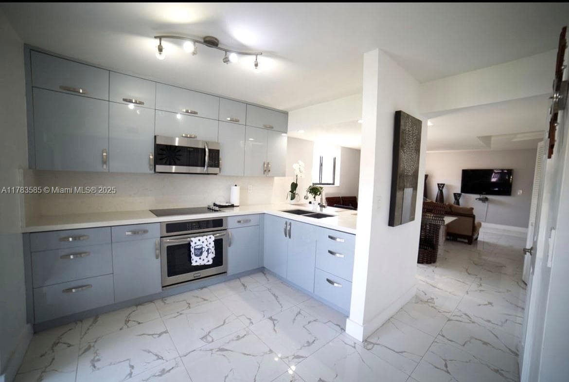 1380 W 41st St # 101, Hialeah FL 33012 — 10