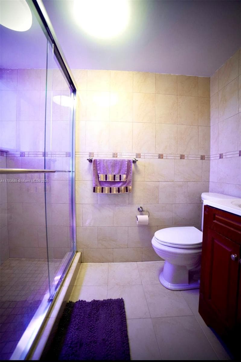 1380 W 41st St # 101, Hialeah FL 33012 — 18