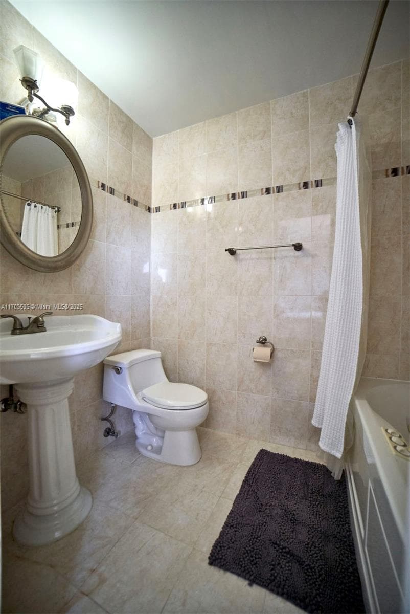 1380 W 41st St # 101, Hialeah FL 33012 — 21
