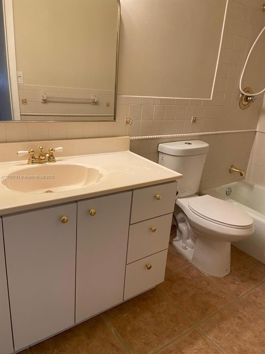 8335 SW 72nd Ave # 202D, Miami FL 33143 — 14