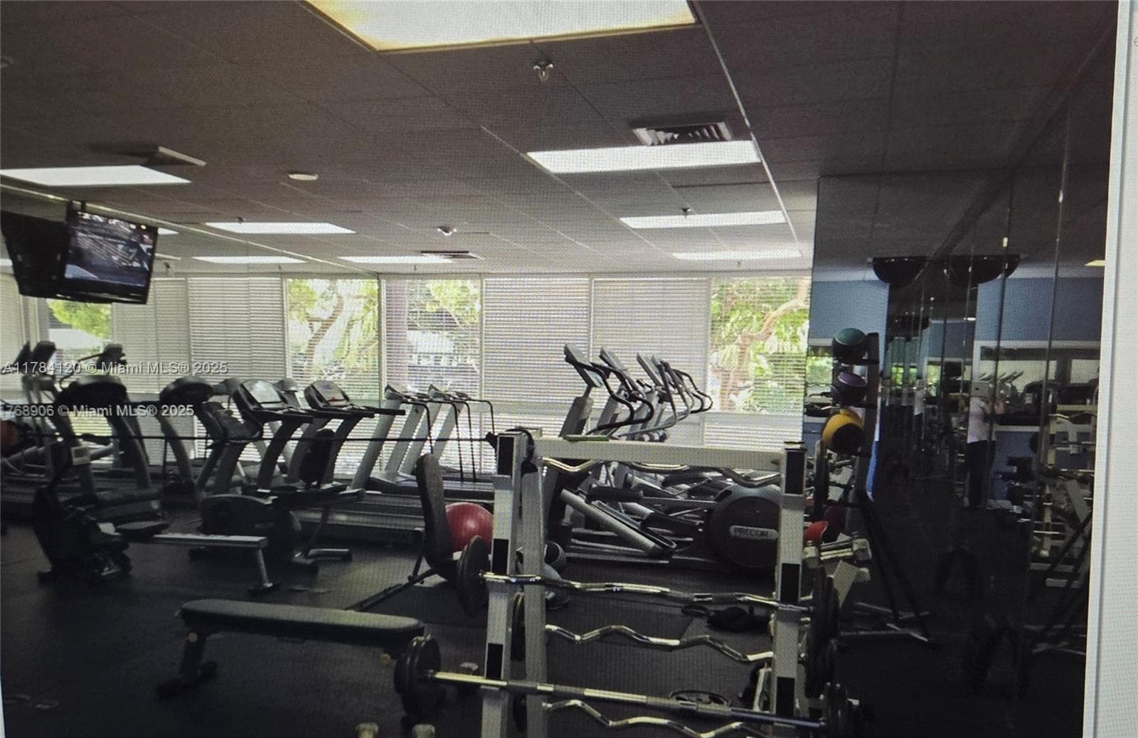 850 N Miami Ave # 2101, Miami FL 33136 — 21