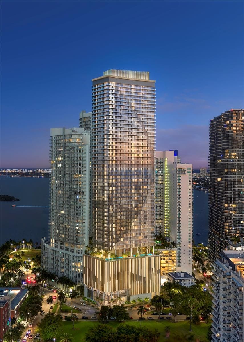 1837 NE 4th Ave # 1904, Miami FL 33132 — 16